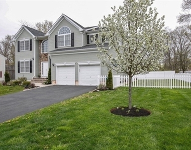 94 Pearl St - Photo Thumbnail 1