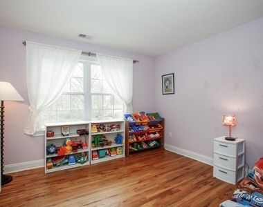 94 Pearl St - Photo Thumbnail 19