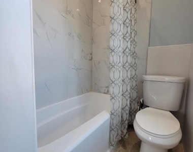712 W Blancke St - Photo Thumbnail 3