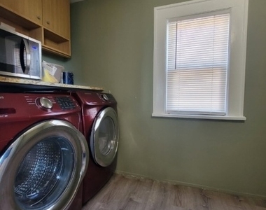712 W Blancke St - Photo Thumbnail 2