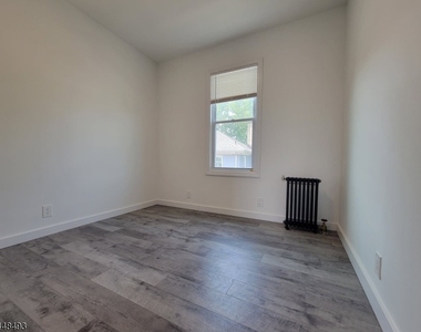 712 W Blancke St - Photo Thumbnail 7