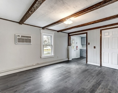 273 W Main St - Photo Thumbnail 3
