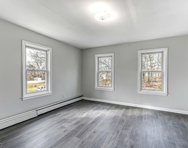 273 W Main St - Photo Thumbnail 11