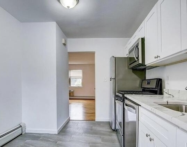 728 Greens Avenue - Photo Thumbnail 3