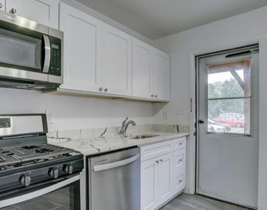 728 Greens Avenue - Photo Thumbnail 4