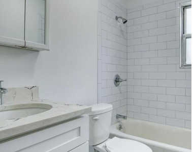 728 Greens Avenue - Photo Thumbnail 11