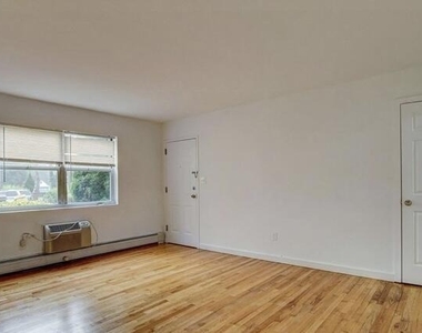 728 Greens Avenue - Photo Thumbnail 9