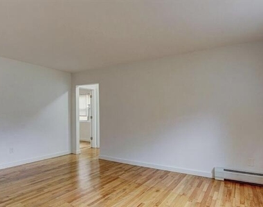 728 Greens Avenue - Photo Thumbnail 6