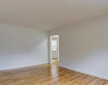 728 Greens Avenue - Photo Thumbnail 8