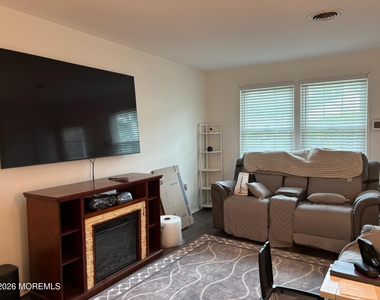 20 Easton Drive - Photo Thumbnail 1