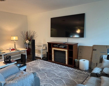 20 Easton Drive - Photo Thumbnail 2