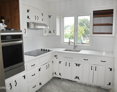 704 Mount Place - Photo Thumbnail 5