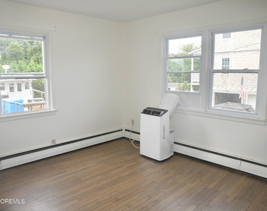 704 Mount Place - Photo Thumbnail 2