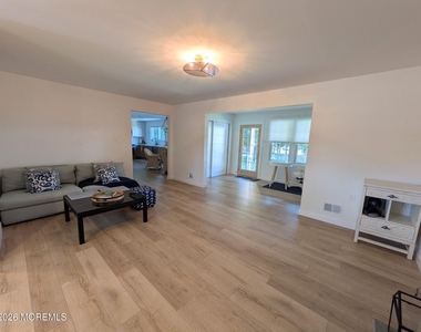 417 Euclid Avenue - Photo Thumbnail 2