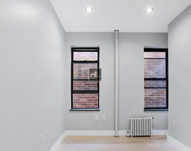 Stanton Street - Photo Thumbnail 3