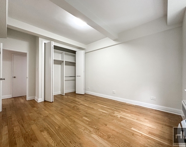 West 16 Street - Photo Thumbnail 2