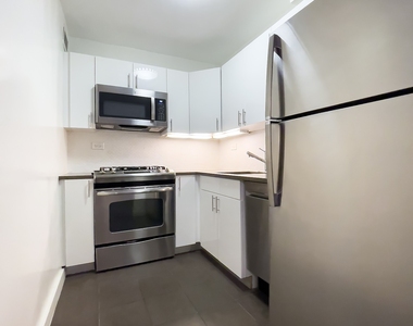 East 63 Street - Photo Thumbnail 7