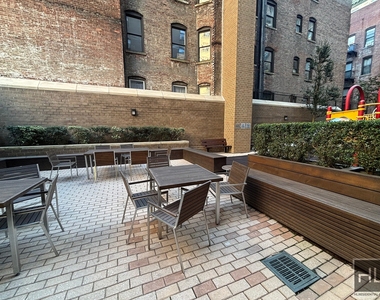 West 87th Street - Photo Thumbnail 7