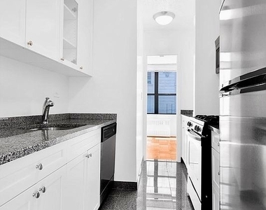 West 87th Street - Photo Thumbnail 3