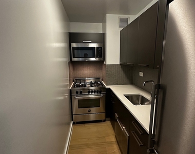 East 39th Street - Photo Thumbnail 5