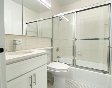 East 71st Street - Photo Thumbnail 3