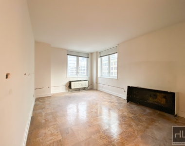 East 71st Street - Photo Thumbnail 1