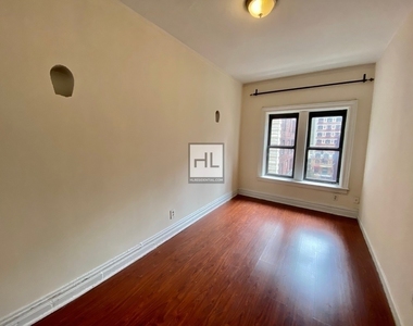 West 26th Street - Photo Thumbnail 1