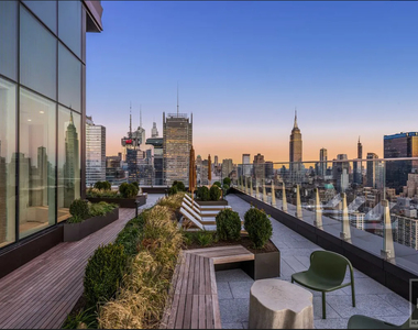 10th Avenue - Photo Thumbnail 4