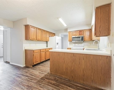 1403 Bradford Place - Photo Thumbnail 6
