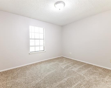 1403 Bradford Place - Photo Thumbnail 12