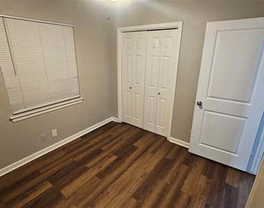 5604 Oak Grove Road - Photo Thumbnail 8
