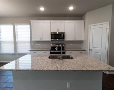 507 Reatta Drive - Photo Thumbnail 12