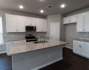 507 Reatta Drive - Photo Thumbnail 13