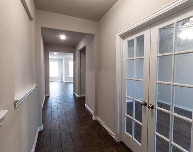 507 Reatta Drive - Photo Thumbnail 6