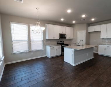 507 Reatta Drive - Photo Thumbnail 14