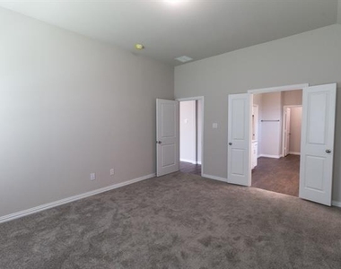 507 Reatta Drive - Photo Thumbnail 18