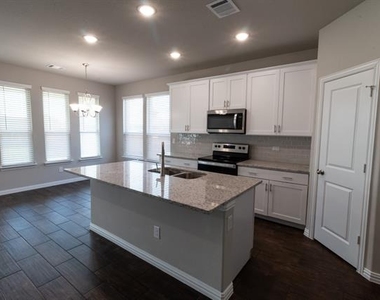 507 Reatta Drive - Photo Thumbnail 11