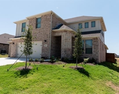 507 Reatta Drive - Photo Thumbnail 3