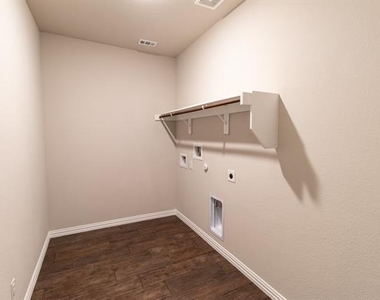 507 Reatta Drive - Photo Thumbnail 7