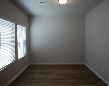 1103 Sweetleaf Street - Photo Thumbnail 4