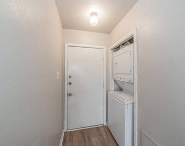 5805 Aton Avenue - Photo Thumbnail 16