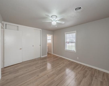 5805 Aton Avenue - Photo Thumbnail 27