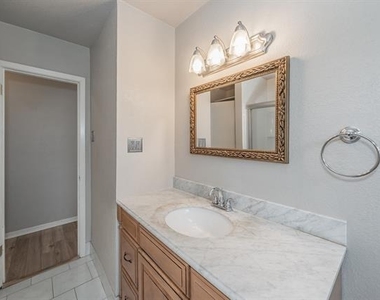 5805 Aton Avenue - Photo Thumbnail 19