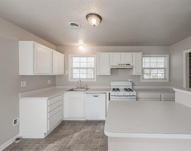5805 Aton Avenue - Photo Thumbnail 14