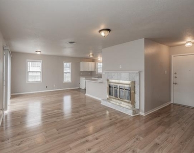5805 Aton Avenue - Photo Thumbnail 6