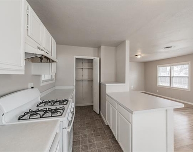 5805 Aton Avenue - Photo Thumbnail 10