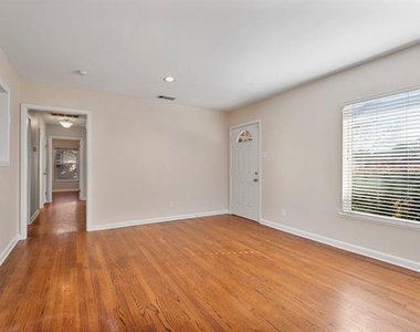 4131 Saranac Drive - Photo Thumbnail 5