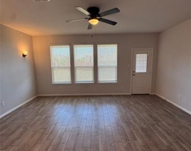 912 Rothville Lane - Photo Thumbnail 10