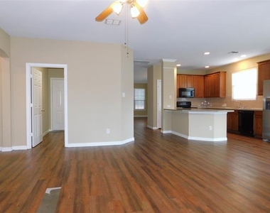 316 Hummingbird Drive - Photo Thumbnail 8