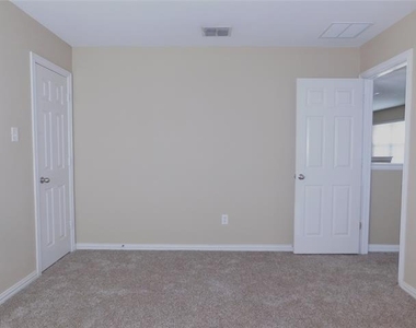 316 Hummingbird Drive - Photo Thumbnail 26
